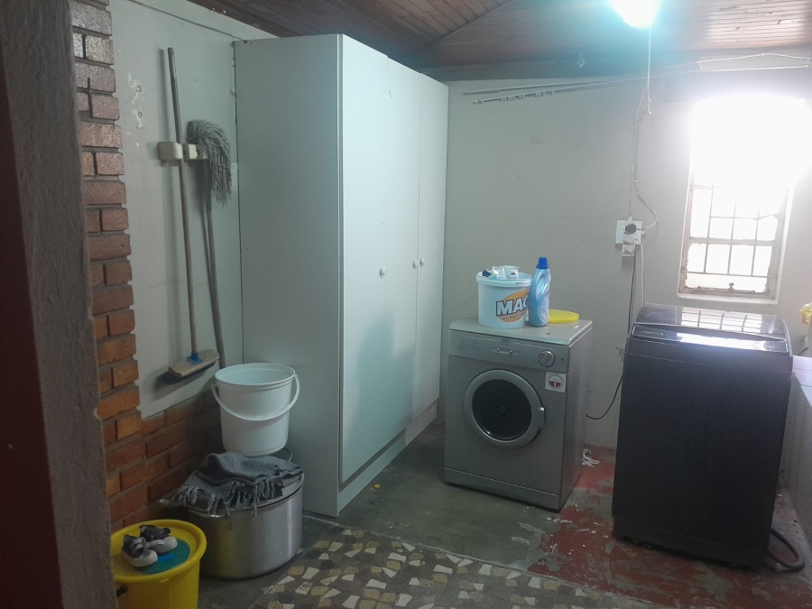 6 Bedroom Property for Sale in Oos Einde North West